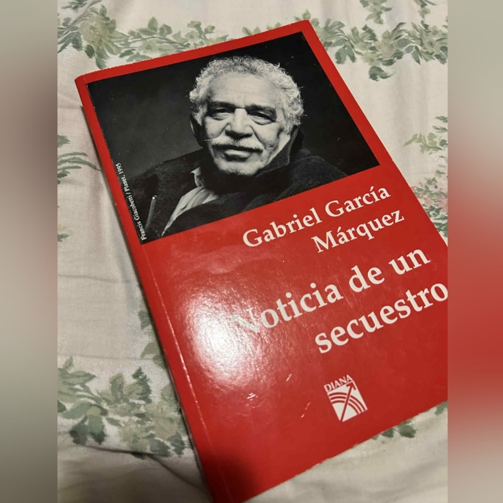 Noticia De Un Securstro  by Gabriel Garcia Marquez‎ -New with Tag